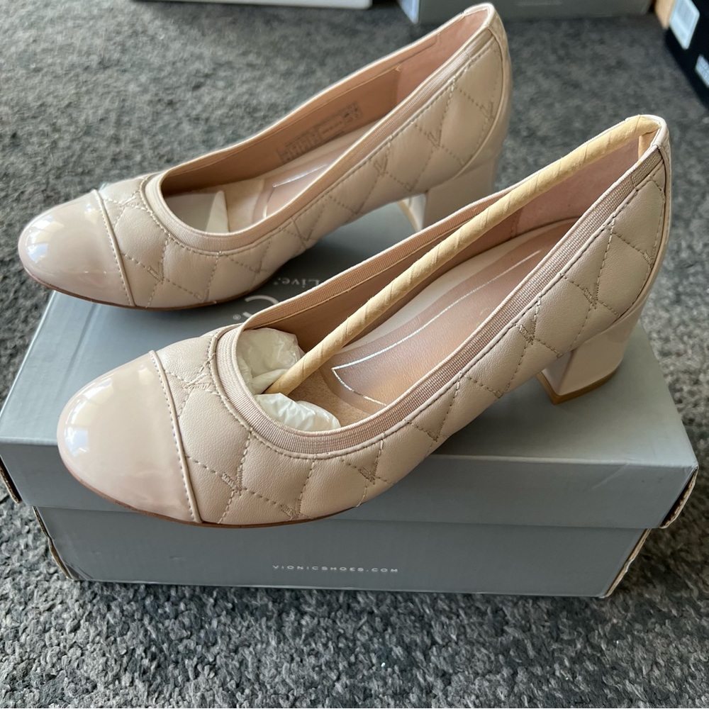 vionic olympia quited nude pump